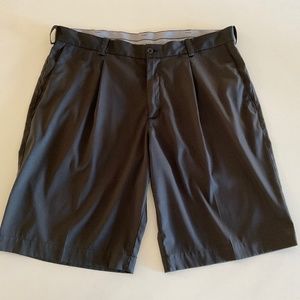 Nike Golf Tour Performance Pleated Black Shorts Light Weight Men Size 34 Dri-Fit